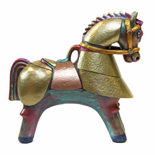 Caballo con Armadura de Bronce y Cobre